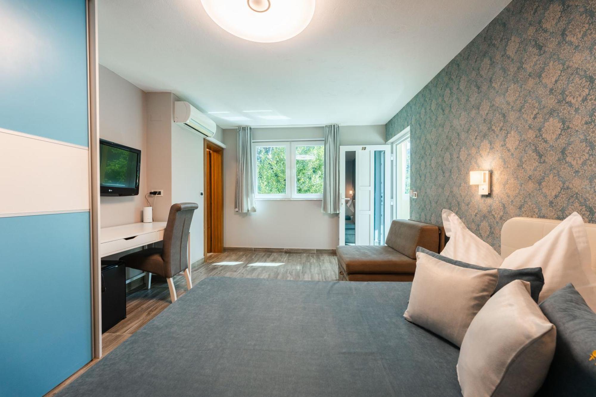 ปันซิออน55 Hotel บัชกา ภายนอก รูปภาพ