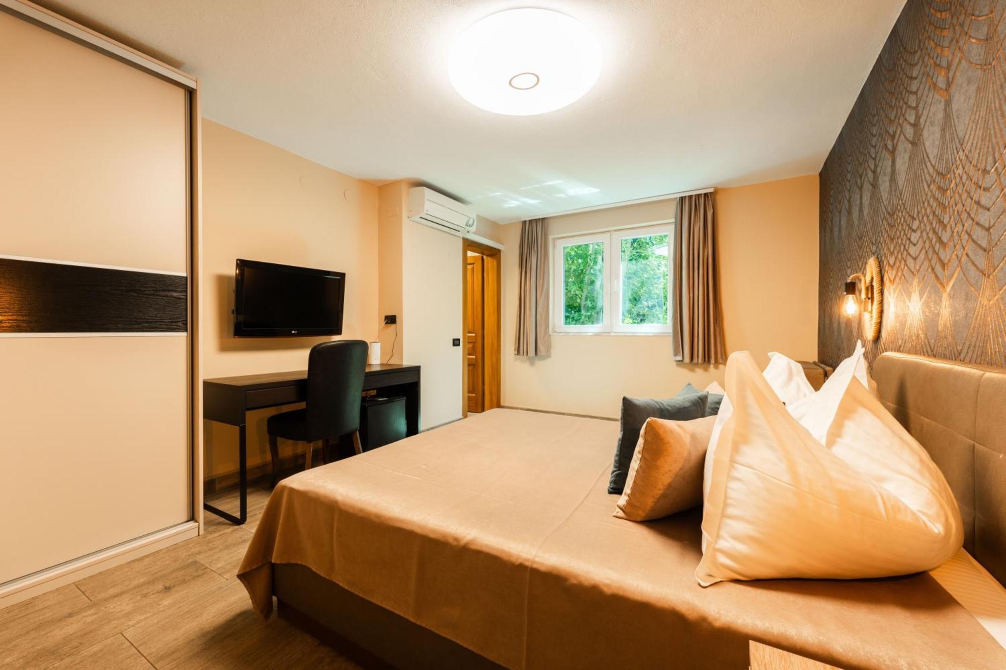 ปันซิออน55 Hotel บัชกา ภายนอก รูปภาพ